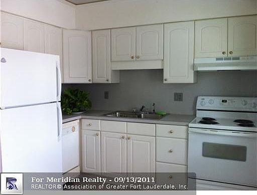1st image of 420 NE 45th St #1