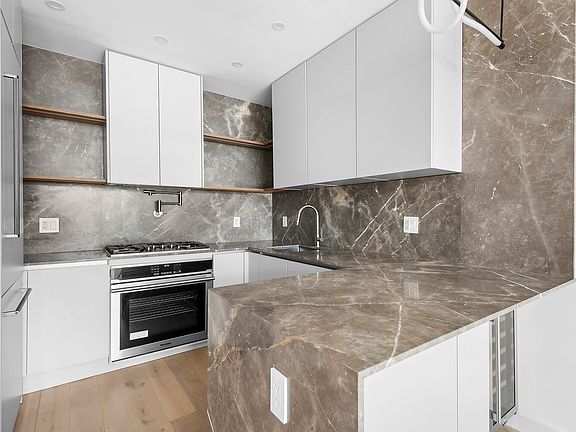4th image of 373 Palmetto St #3A