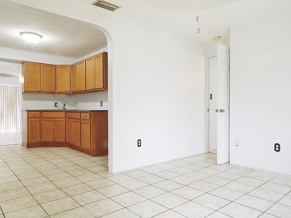 2nd image of 2654 Arlington Ave