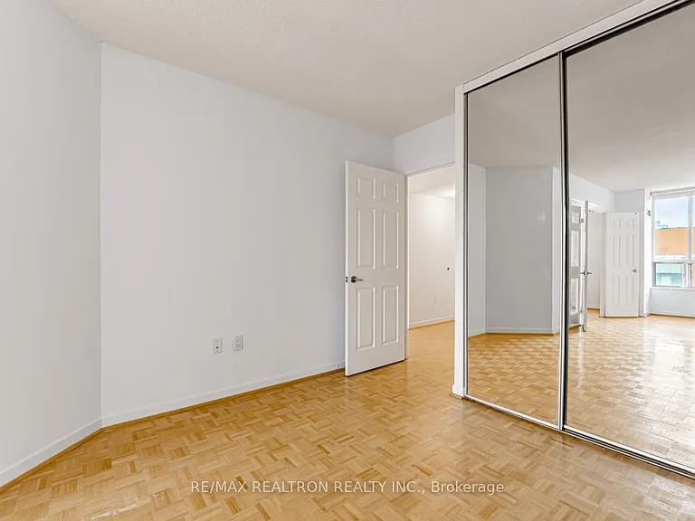 284 Bloor St W #903 — Photo 13