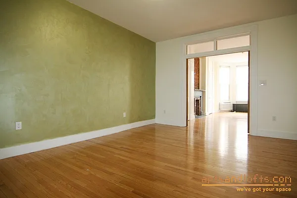 Rented by aptsandlofts.com | media 4