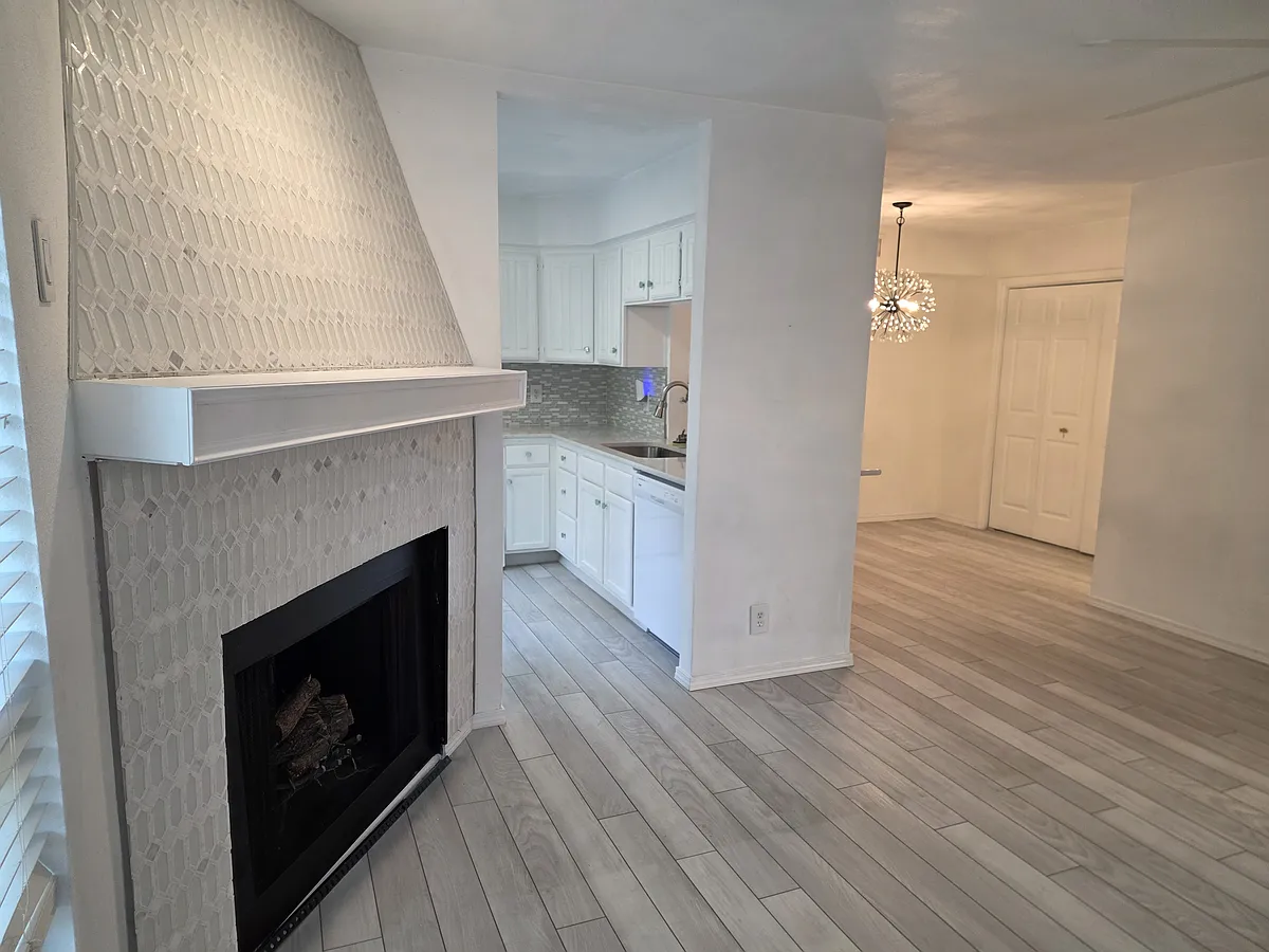 Building Photo - 5200 Martel Ave #41