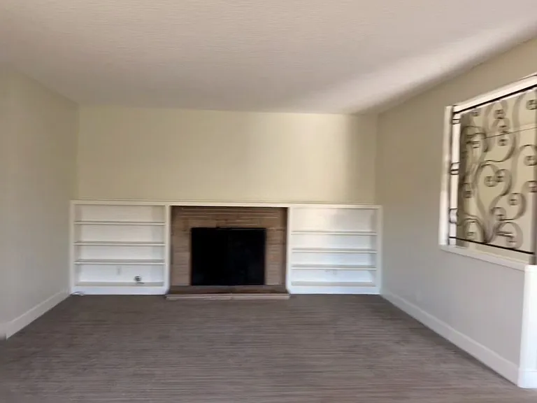 1270-1272 Meredith Way — Photo 3