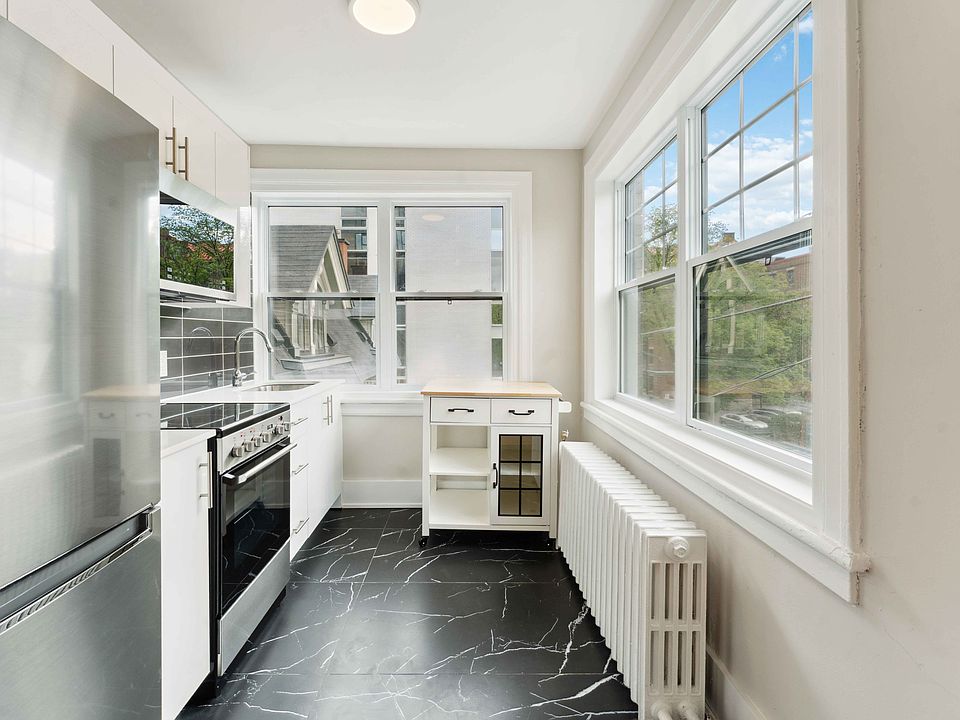 1st image of 325 Cooper St #1537243