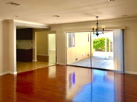3rd image of 2517 Pine Valley Dr