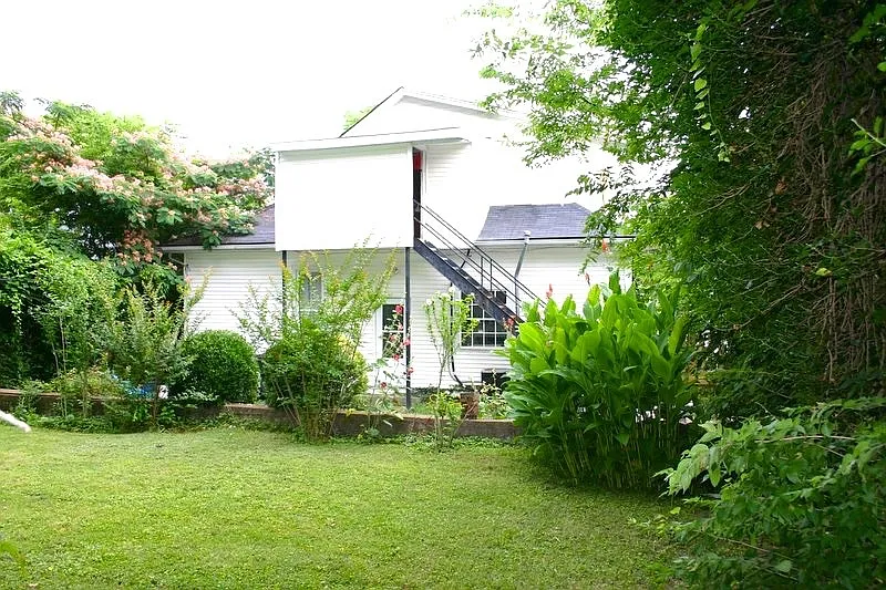 3901b Elkins Ave, Nashville TN 37209, fenced yard — Photo 2