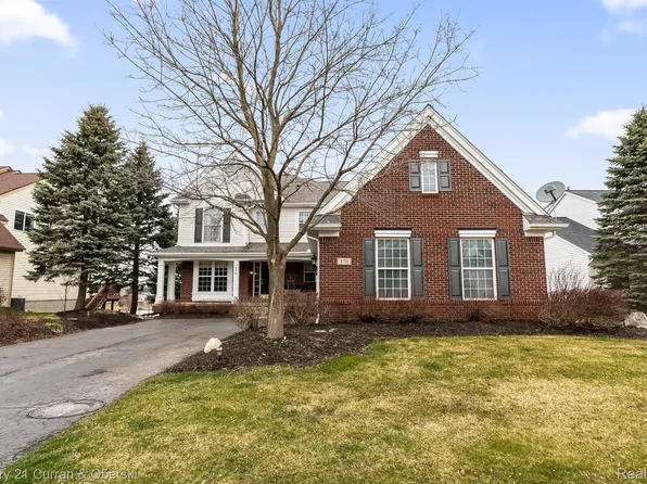 470 Boulder Lake Dr, Oxford, MI 48371