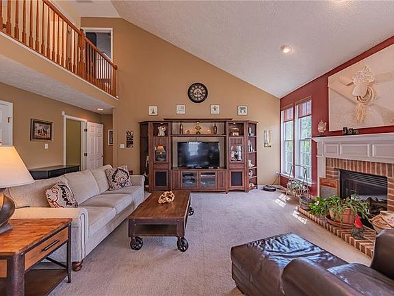 4th image of 232 Sussex Way
