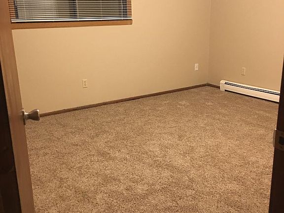 5th image of 726 12th Ave W Unit 3