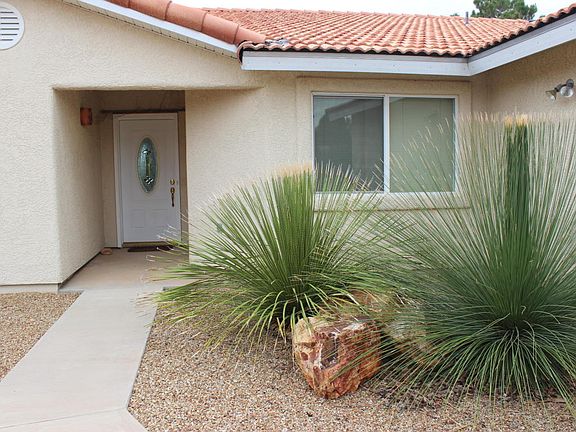 2nd image of 920 E Saguaro Dr