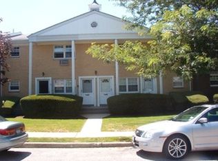 3252 Wilshire Ln, Oakdale, NY 11769