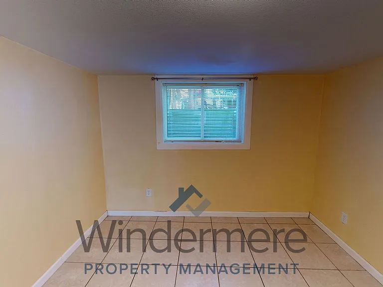 527 E Cherry St — Photo 6