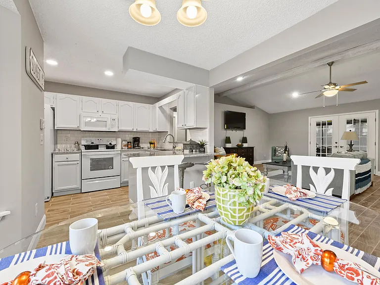 11530 Sweetwater Oaks Dr W — Photo 8