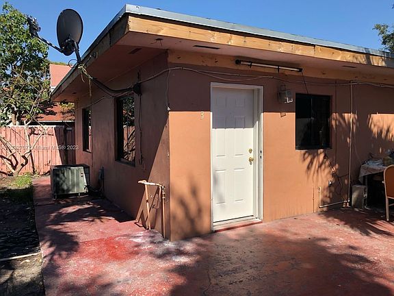 4th image of 2460 NW 15th St Unit 3