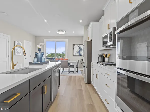 42517 Invergordon Ter, Sterling, VA 20166