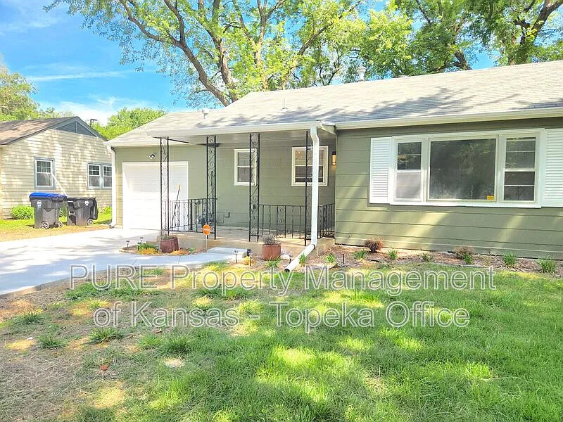 Building Photo - 2416 SW 25th Dr