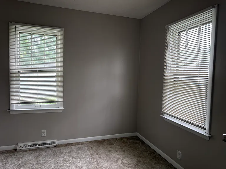 18403 Oakwood Ave — Photo 8