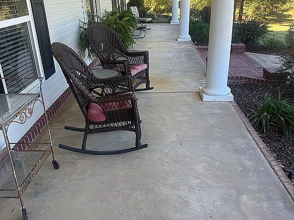 4th image of 899 Deerwood Ln