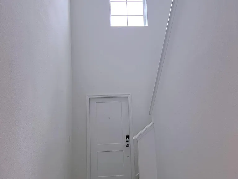 352 Loch Ct — Photo 3