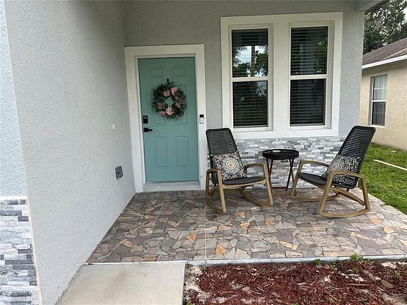 4th image of 820 Pecan Ave
