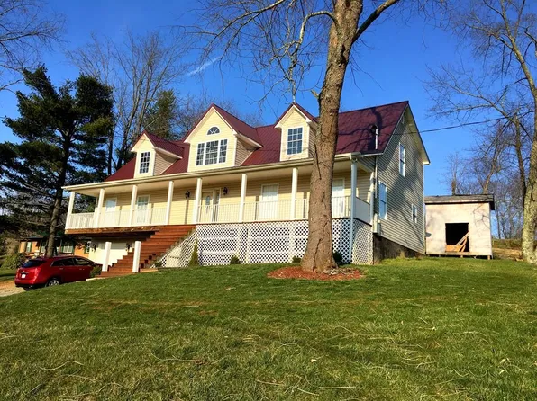 537 Cedar Ln, Glade Spring, VA 24340