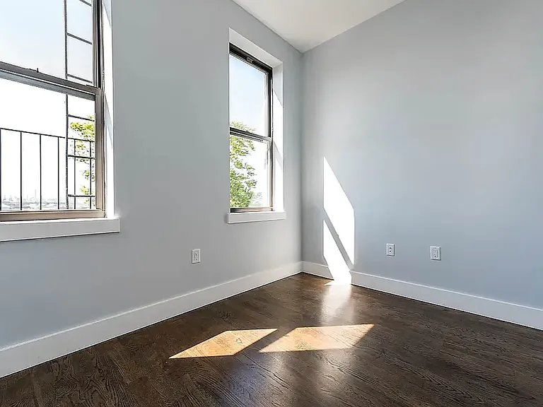 415 Suydam St #4R — Photo 6