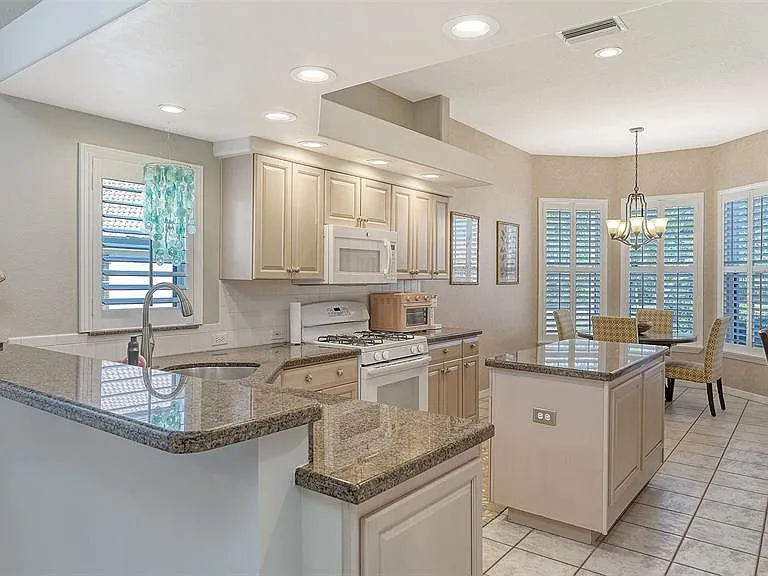 5811 White Oak Bayou Ct — Photo 8