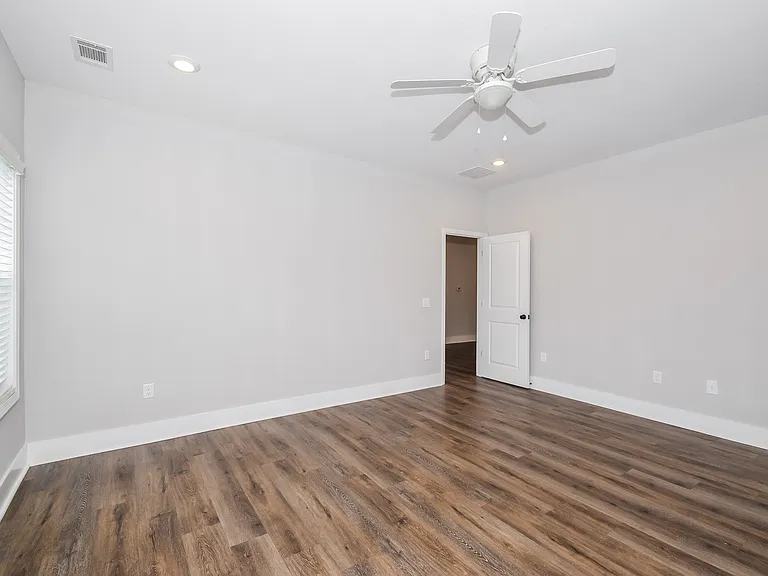 54 Laura Ct — Photo 7