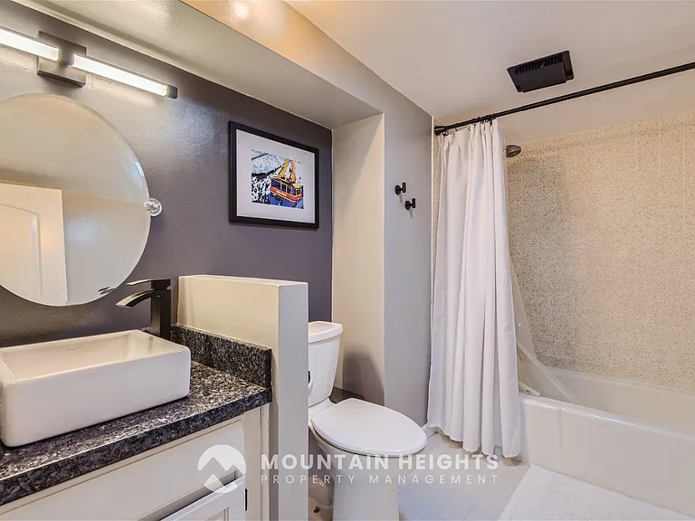 677 N Capitol St — Photo 14