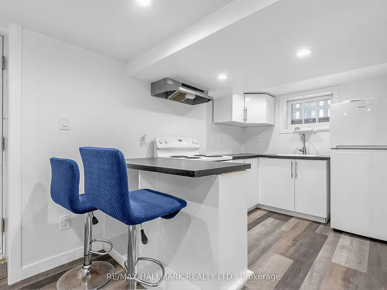 10 Hartley Ave #BASEMENT — Photo 6