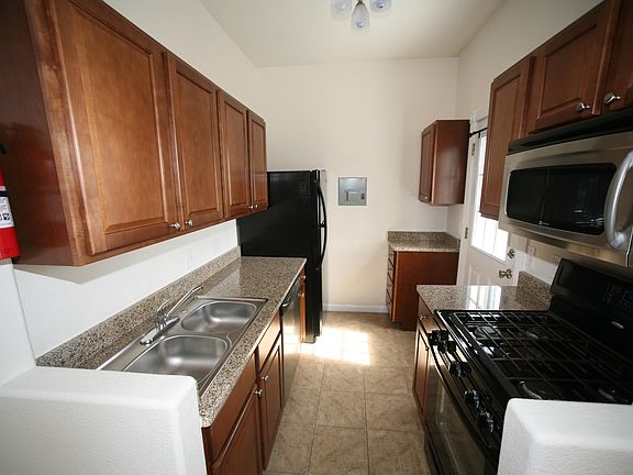 4th image of 3021 Lawrence St #R3