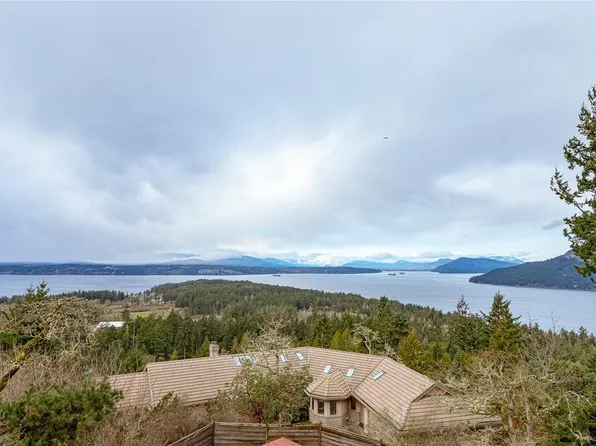 1126 Highview Pl, North Saanich, BC V8L 5J9