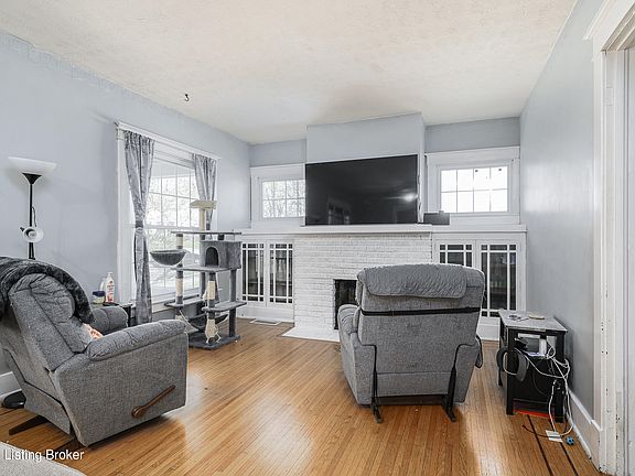 5th image of 2324 Hawthorne Ave