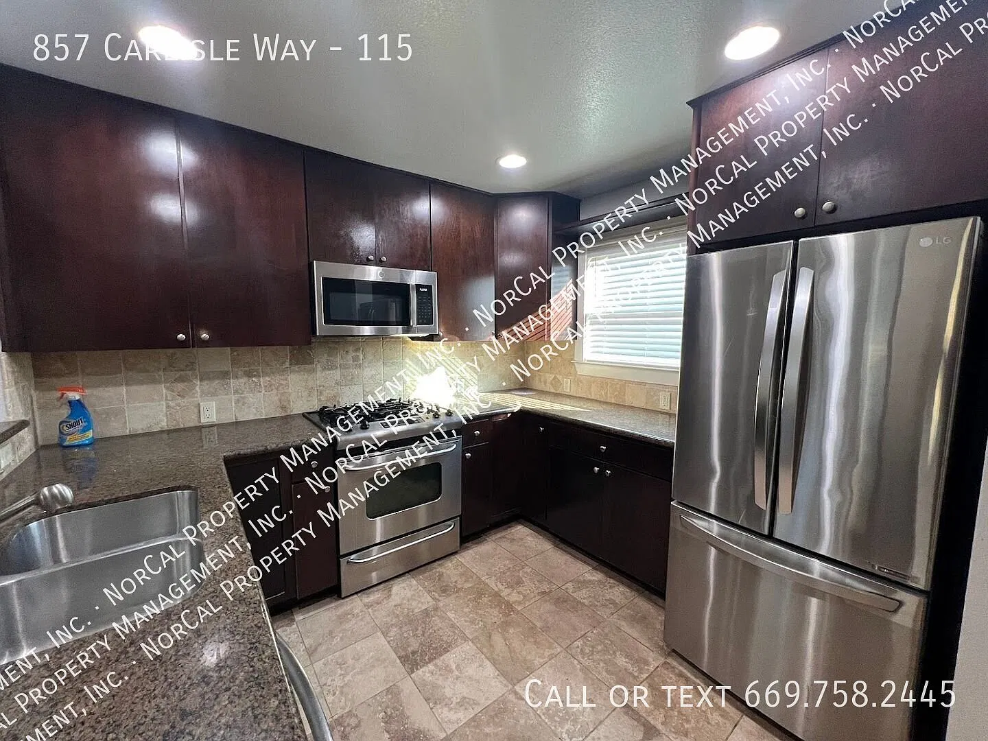 Updated 2BD/2.5/BA Sunnyvale Townhouse - Available Now! — Photo 4
