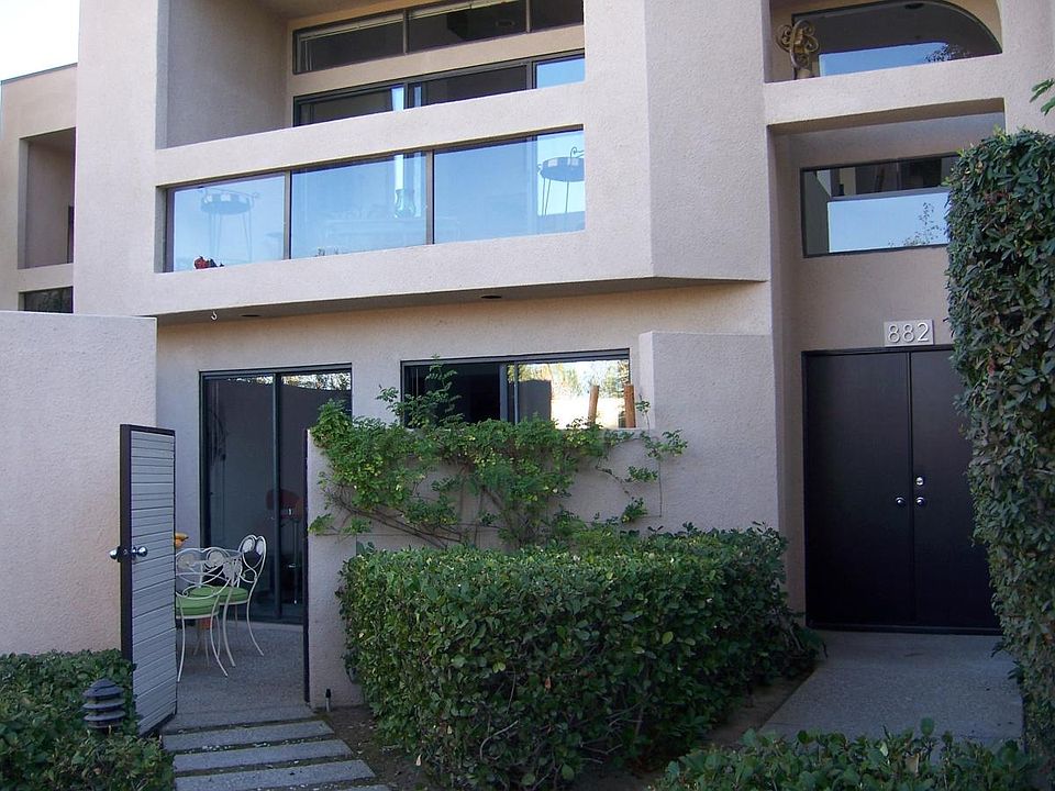 1st image of 882 N Village Sq