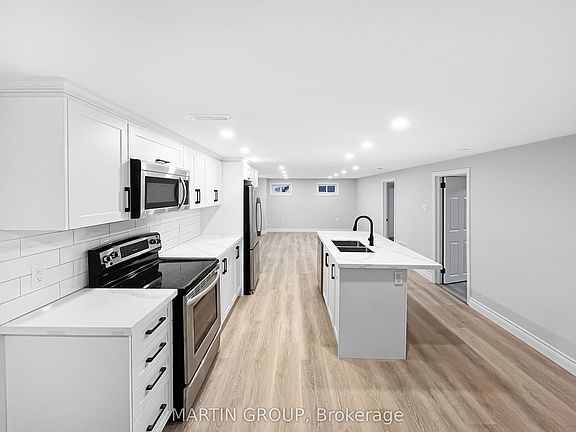 5th image of 172 Fernwood Cres #Basement