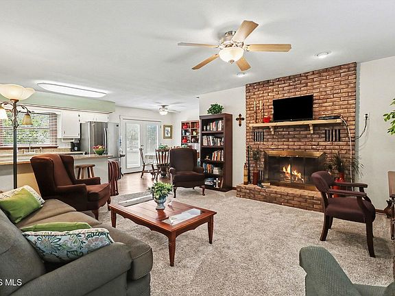 4th image of 909 Monterey Ct