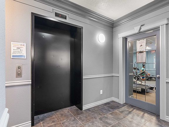 4th image of 9910 107th St #512