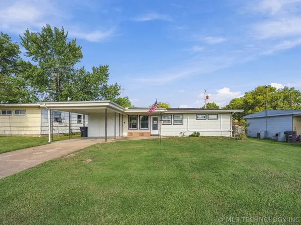 427 Meadowbrook Ln, Bartlesville, OK 74003