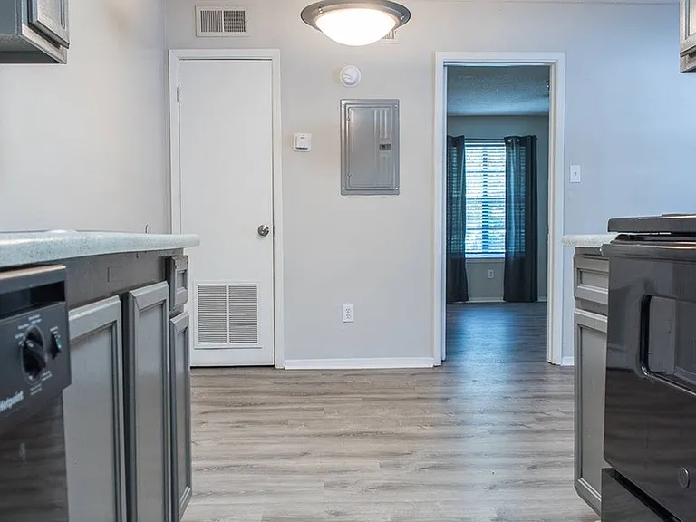 Twin Oaks Apartments — Photo 38