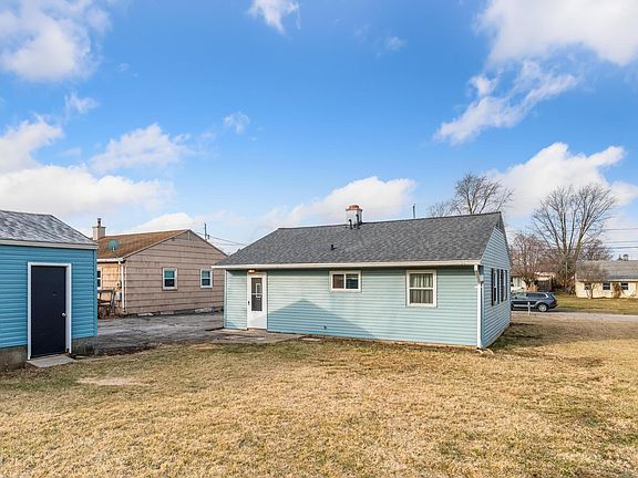 4th image of 718 Blaine Ave