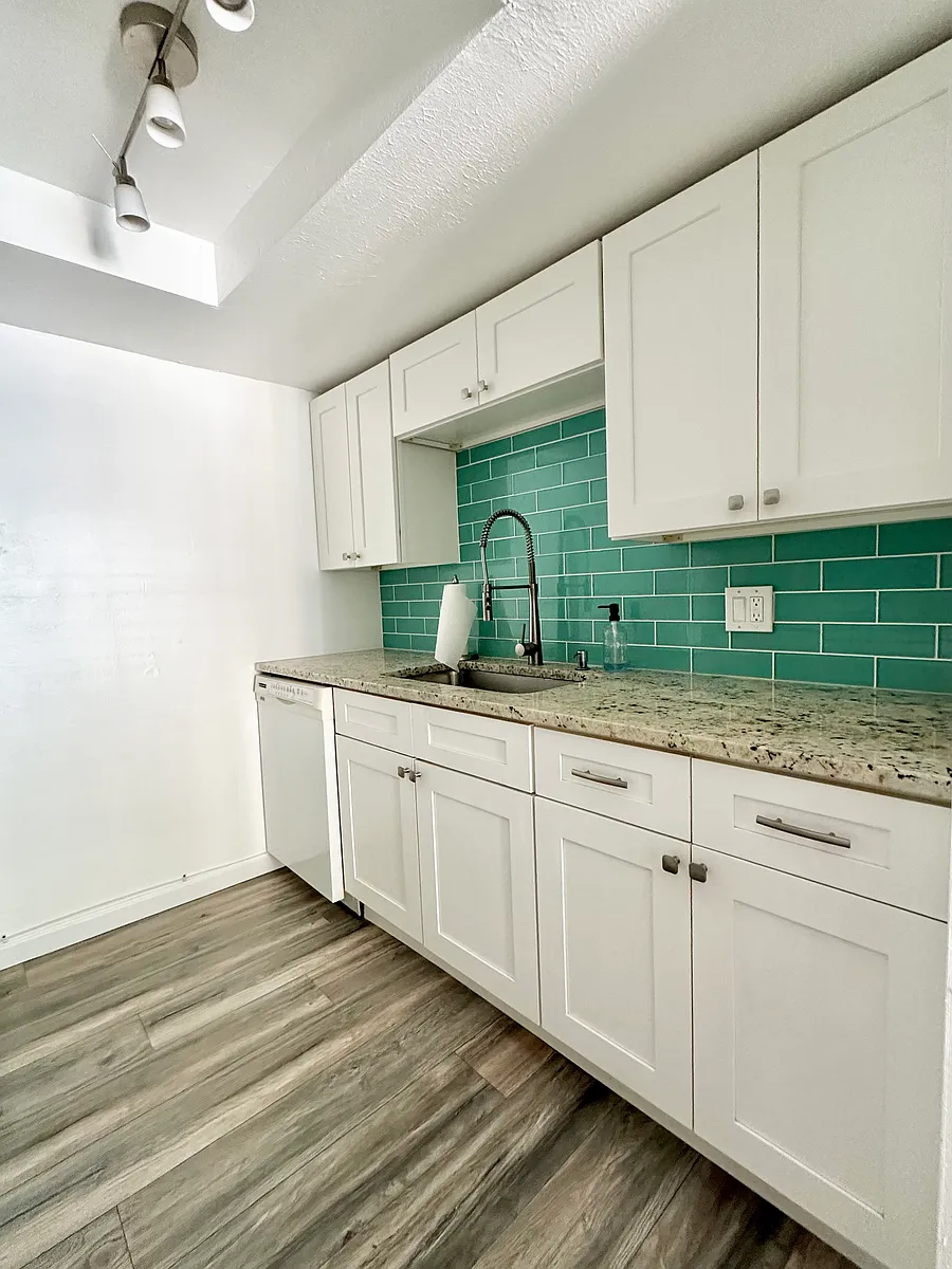 Building Photo - 4611 W North B St #216