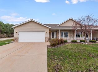 1456 Bluebell Dr, Hartford, WI 53027