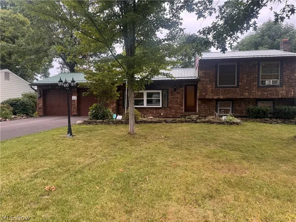 1921 Birch Trace Dr, Youngstown, OH 44515