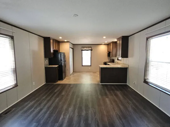 190 Pinewood Est #190, Chillicothe, IL 61523