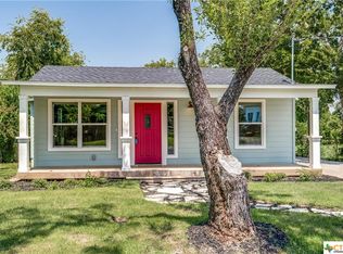 1312 S 4th St, Floresville, TX 78114