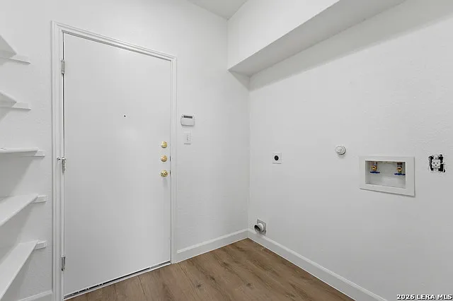 2429 Angelina Dr — Photo 30