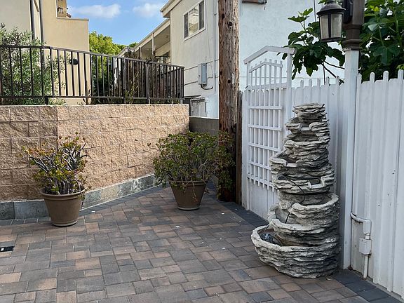 3rd image of 364 W Lexington Dr