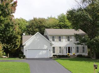 9 Arrowood Ln, Orchard Park, NY 14127