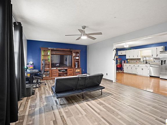 2nd image of 909 Dripping Springs Rd